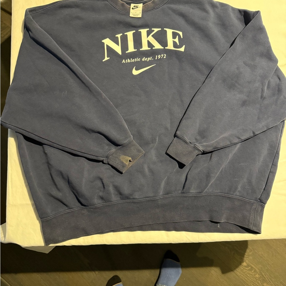 Nike Women’s Crewneck in Navy